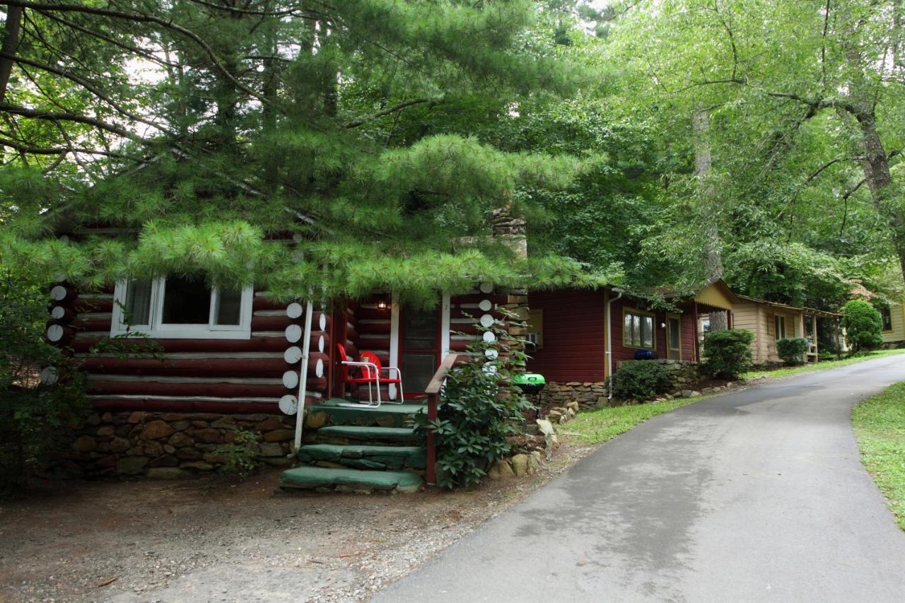 The Pines Cottages Woodfin Exteriér fotografie